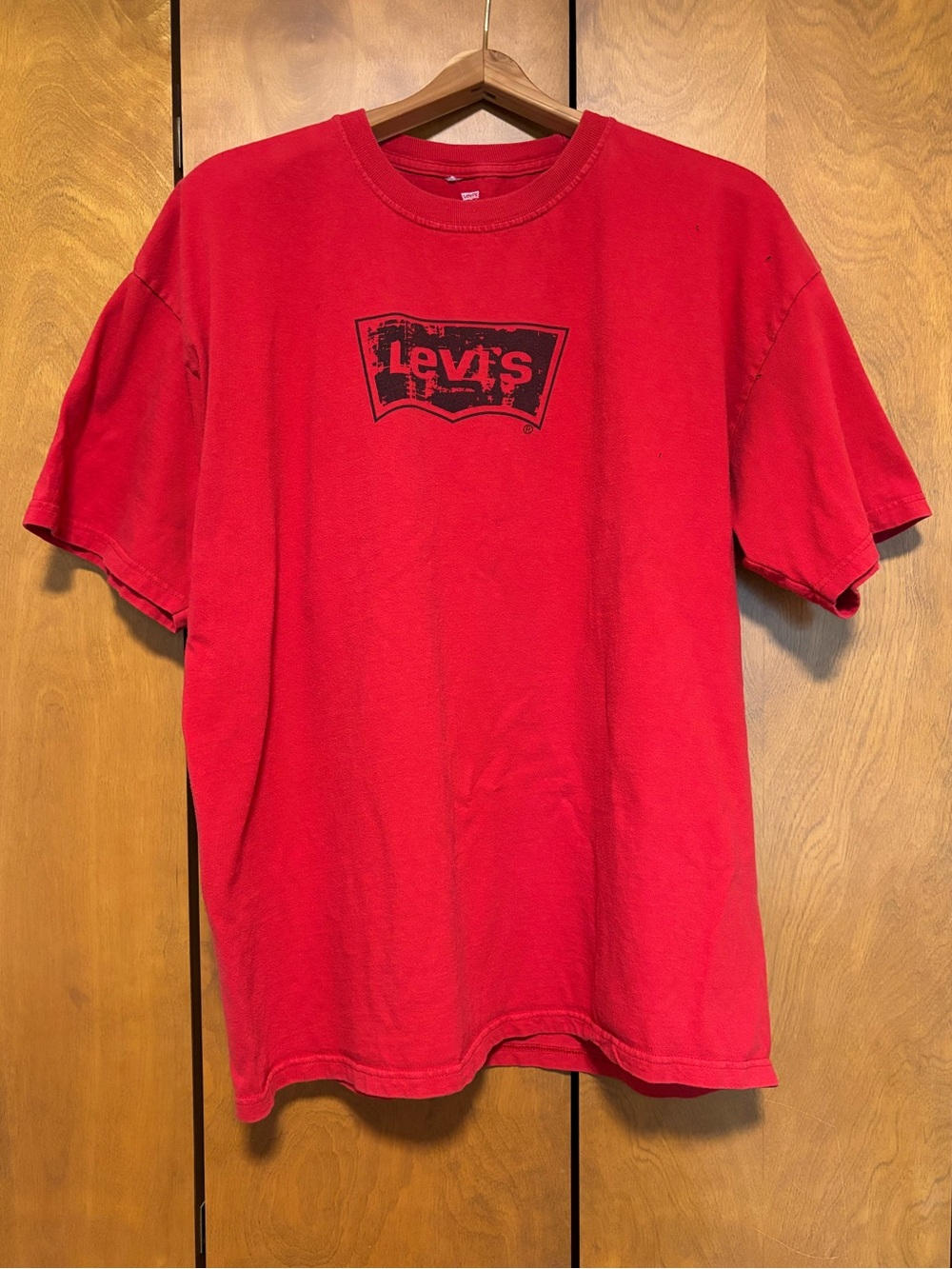 Levi's Men's Red Batwing Logo Crewneck T-Shirt - Grunge Skater